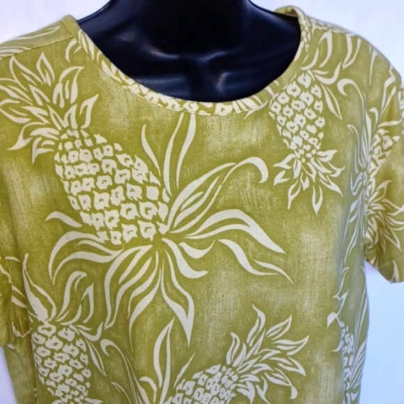 Tommy Bahama, tropical pineapple, silk blend short sleeve top size medium - Picture 2 of 6